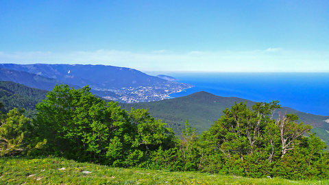Вид на южный склон Ай-Петри, Южный берег и Ялту