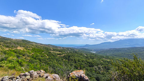 Вид на Алуштинский амфитеатр с крепости Фуна