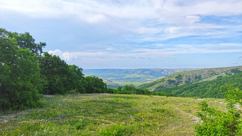 Вид на нижнее плато Чатырдага и предгорья Чатырдага