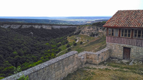 Усадьба Фирковича и вид с плато в сторону Успенского монастыря и Бахчисарая