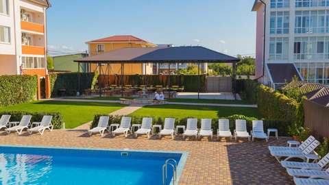 Территория и бассейн