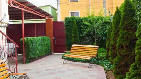 У входа в отель