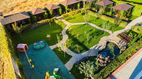 Территория и беседки