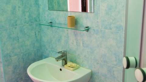 Санузел в 2-местном номере «Делюкс» с французским балконом (корпус 2)