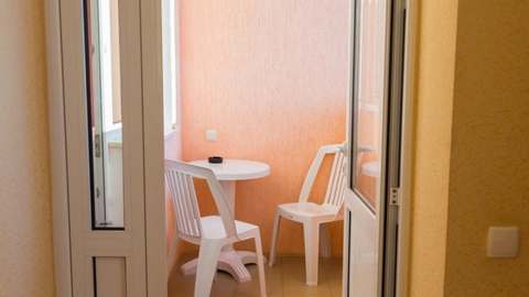 Балкон в 4-местном номере «Делюкс» с видом на море (корпуса 1, 2)