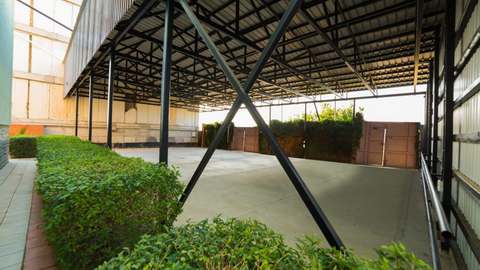 Крытая площадка № 2 (между корпусами 2 и 4, 266 кв. м)