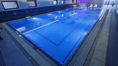 Крытый бассейн