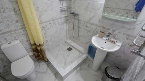 Санузел в 2-местныом номере 2-местный «Джуниор Сюит», корпус № 1