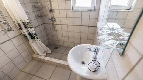 Санузел в 2-местном номере «Стандарт без балкона», корпус № 1