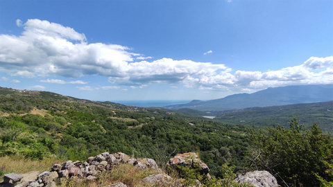Вид на Алуштинский амфитеатр к юго-западу от крепости Фуна