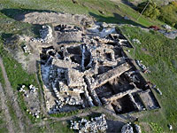 Раскопки средневековой крепости Ак-Кая